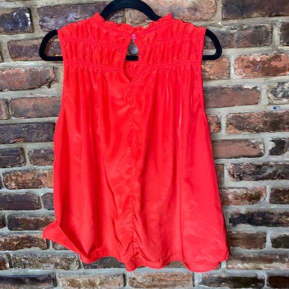 Joie Cayenne Red Sleeveless Smocked Keyhole Blouse Women's Size Large - Picture 7 of 7